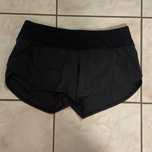 $32 Lululemon size 6 speed up low-Rise lined shorts 2.5
